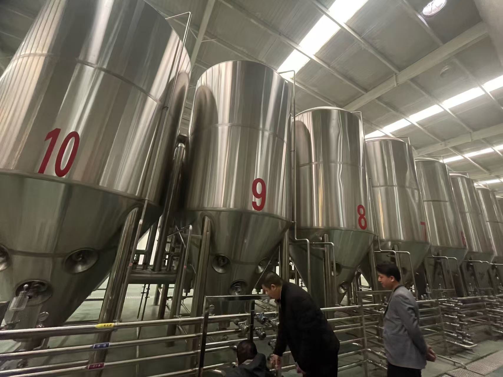 镇巴精酿啤酒设备厂—平面布置、设备设计、制造、调试、培训等一条龙服务
